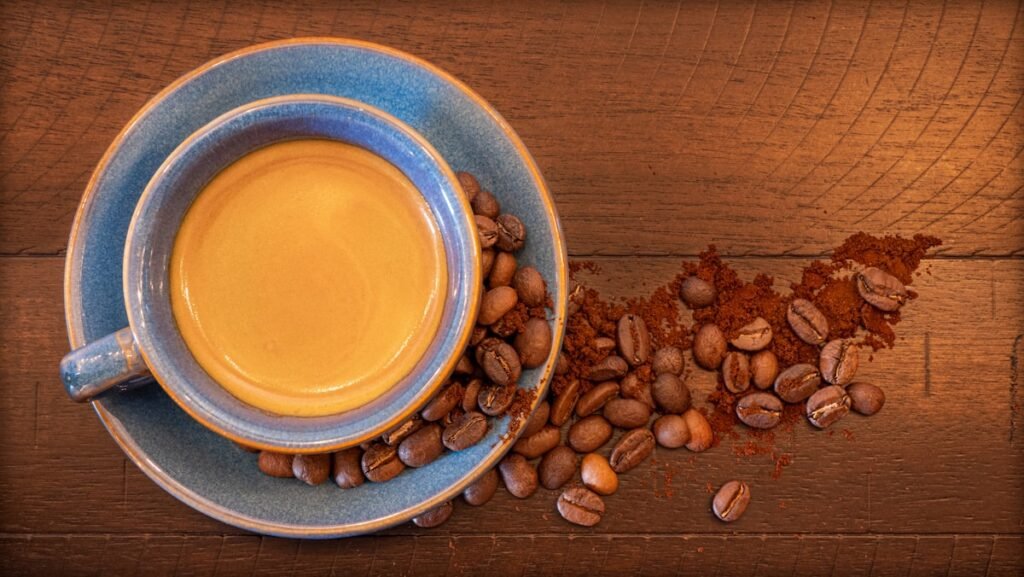 Espresso met crema op verse koffiebonen - beste volautomaat consumentenbond